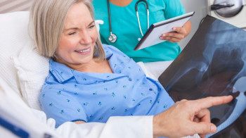 نقش فیزیوتراپی پس از  جراحی تعویض لگن و بازگشت به راه رفتن